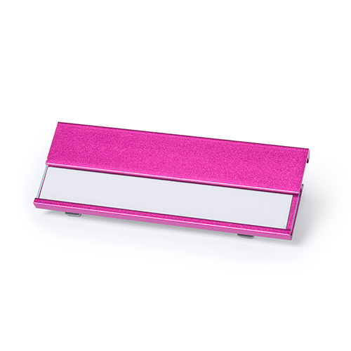 Aluminium-naamplaatje-met-veiligheidsspeld-bedrukken-roze